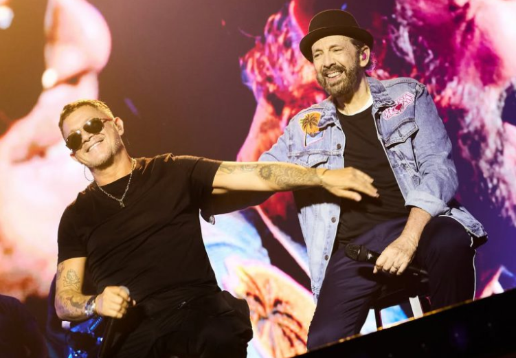 JUAN LUIS GUERRA Y ALEJANDRO SANZ DESATAN LA EUFORIA CON UN DUETO INESPERADO